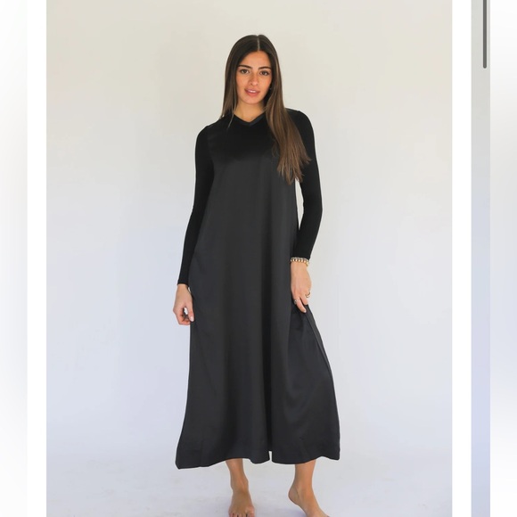 by tess Dresses & Skirts - Chic Black Long Sleeve Maxi Dress
